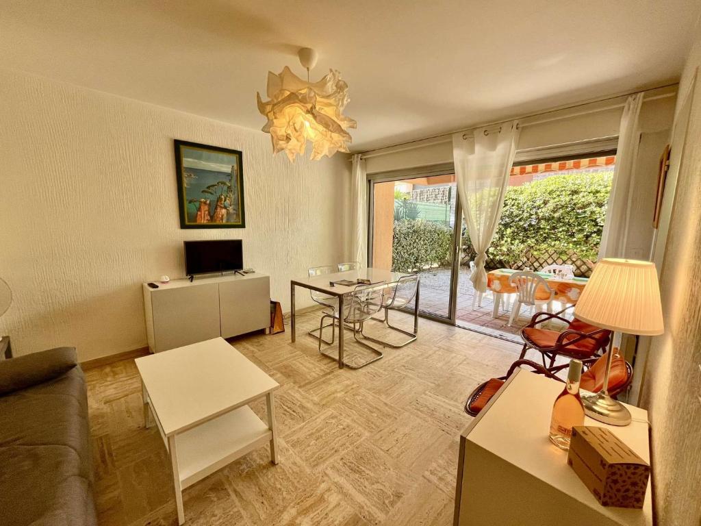 CA020-006 APPARTEMENT 2 PIÈCES Personnes CAVALAIRE SUR MER - 2