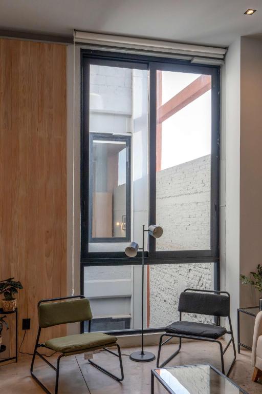 Spacious double-height apartment - 2