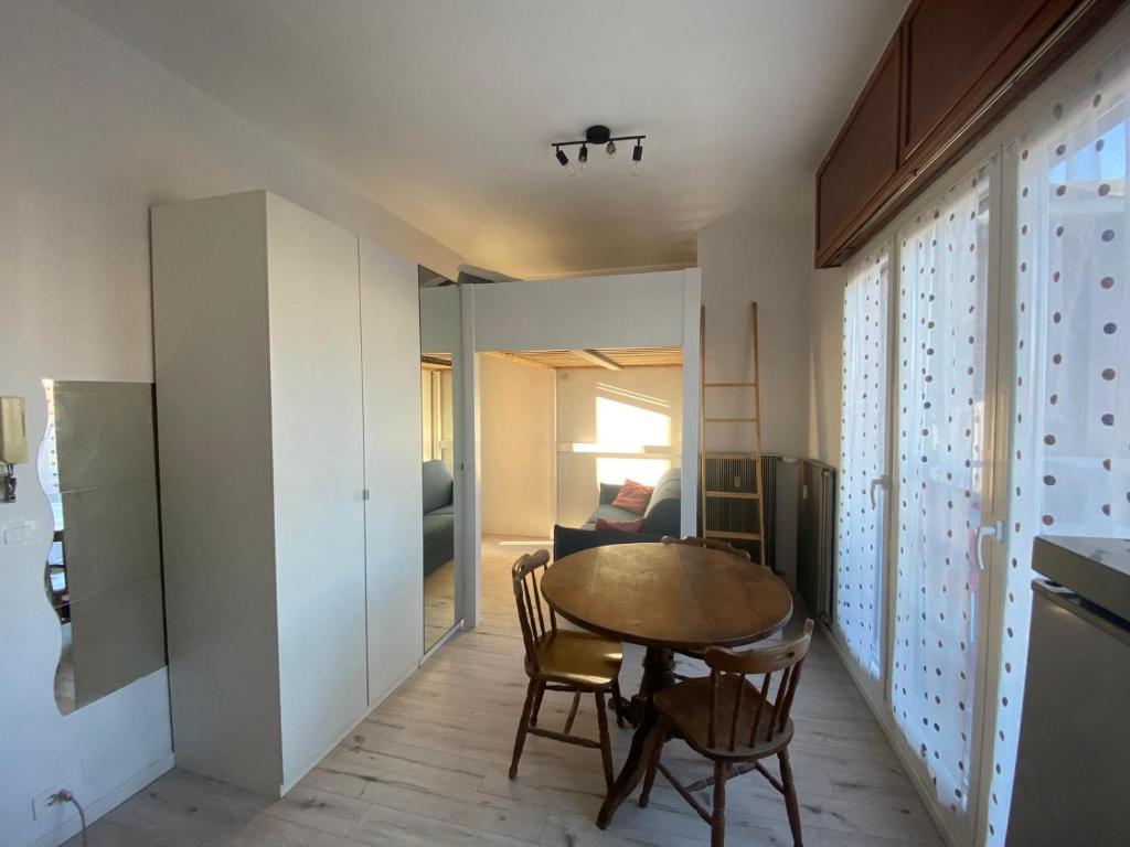 Appartamento con ampio terrazzo - 2