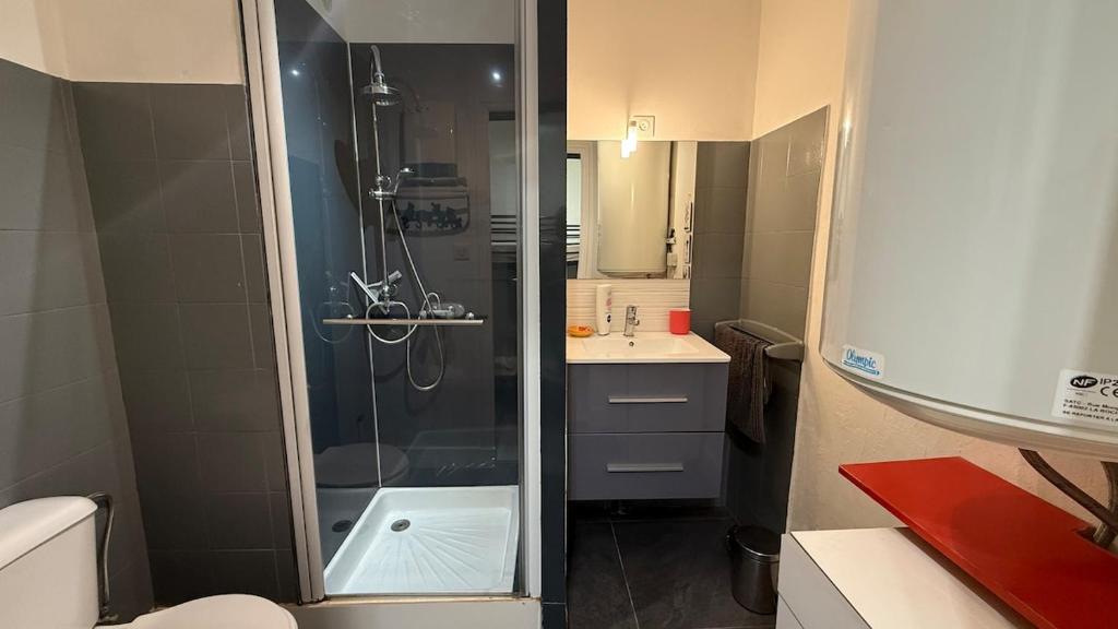 Grand studio, bien aménagé pour 4 au coeur du village - 2