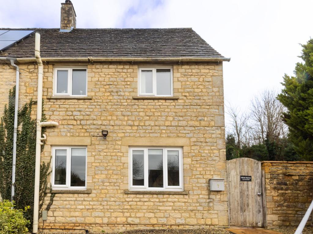 White Stones, Fulbrook - pet-friendly stay