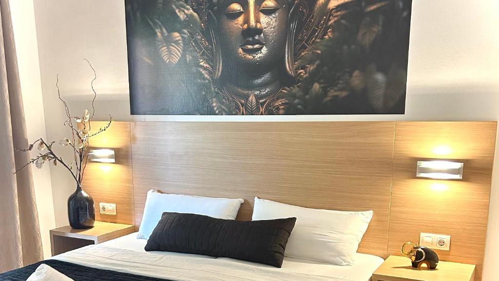 Born to Chill Central Stay with Pool, Parking & Balcony - 1