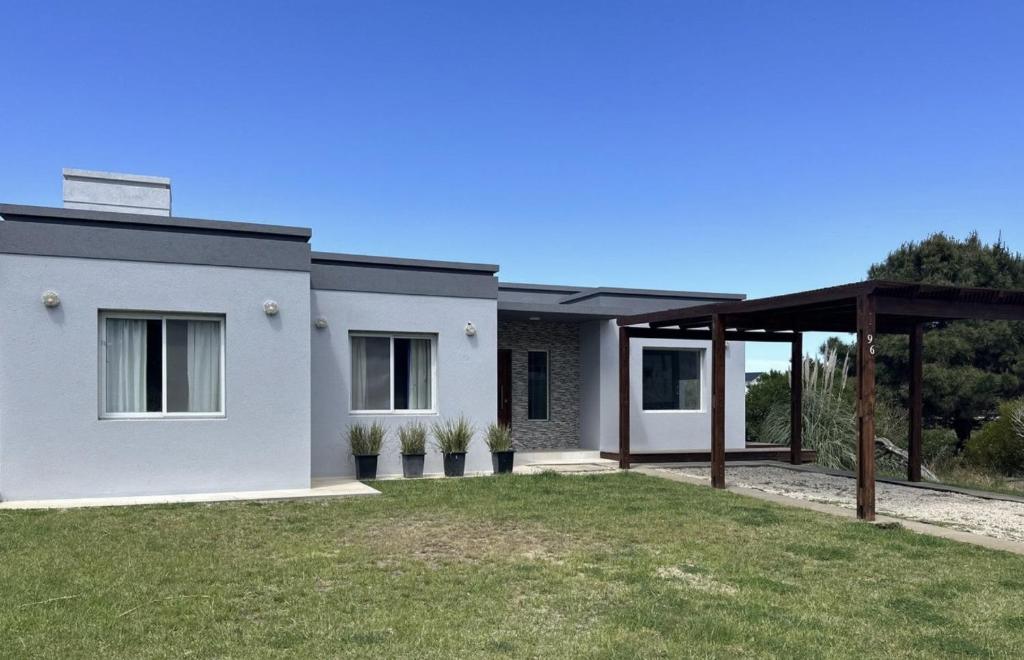 Casa familiar en Costa Esmeralda Barrio Deportivo - 1