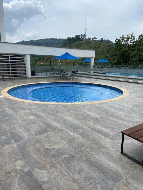 Apto Moderno 3 hab con Piscina, Balcón y BQQ - 2