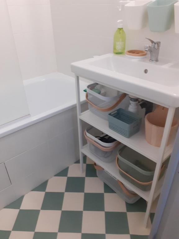 studio59, climatisé, parking, piscine, vue, wifi gratuit - 4