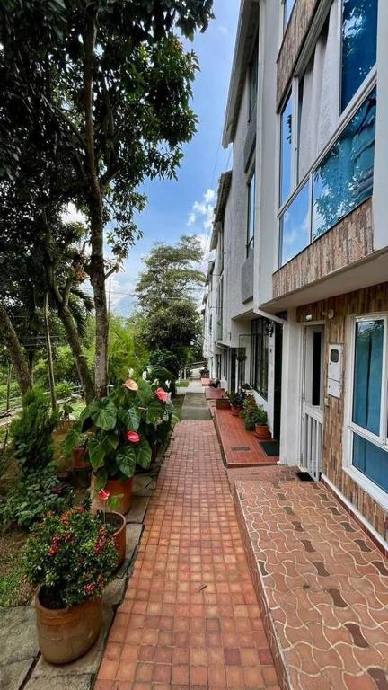Casa Amplia de 3 Pisos - 3 Habitaciones - Zona Verde de Bucaramanga - 3