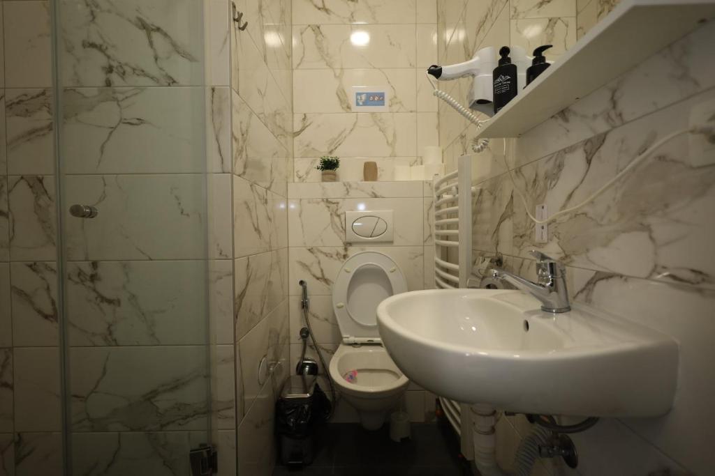 Black Panda Apartment - 5