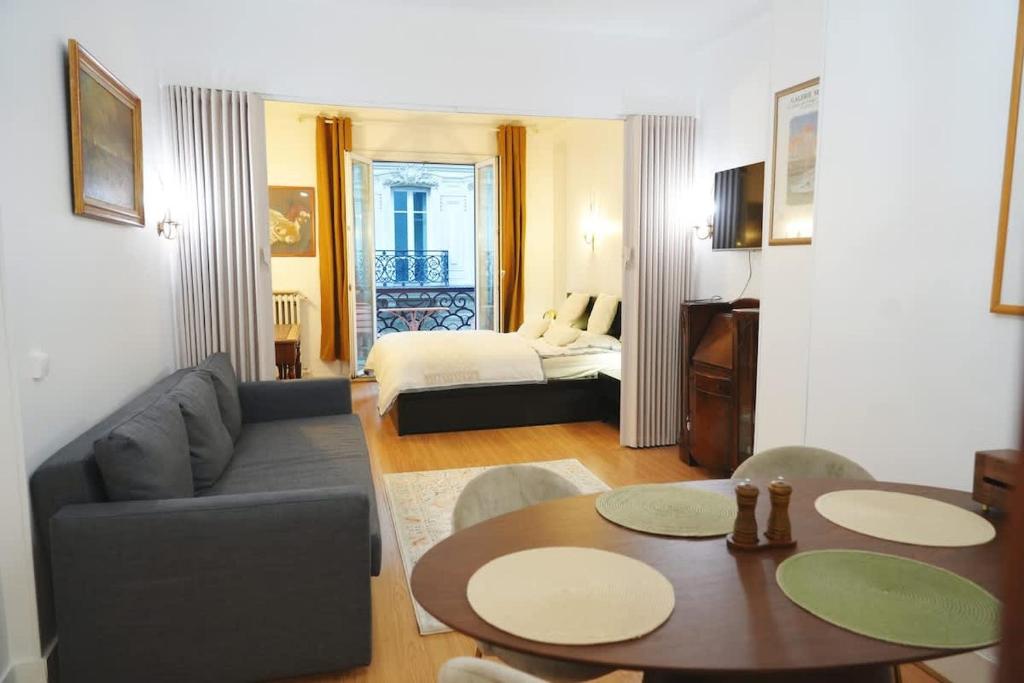 Elegant Vintage Apt with Balcony Opéra Madeleine - 1