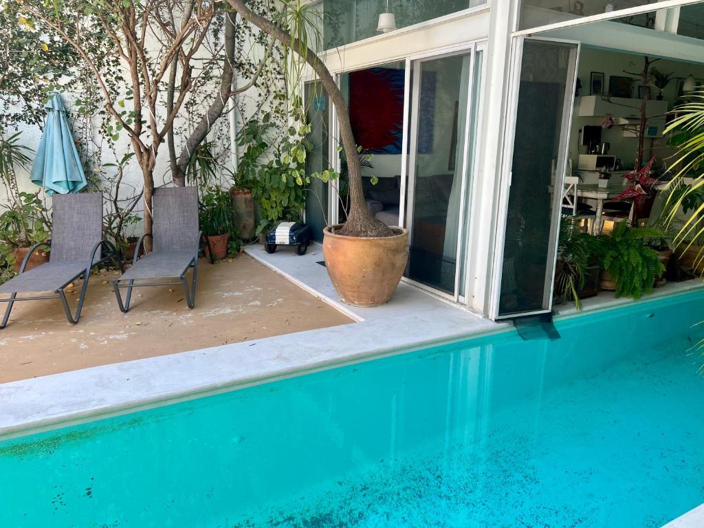 2nd floor loft with swimming pool - 2