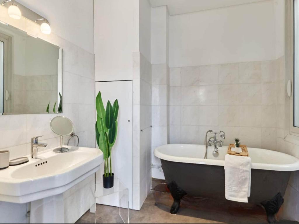 Superb Apartment Center of Paris Le Marais - 4