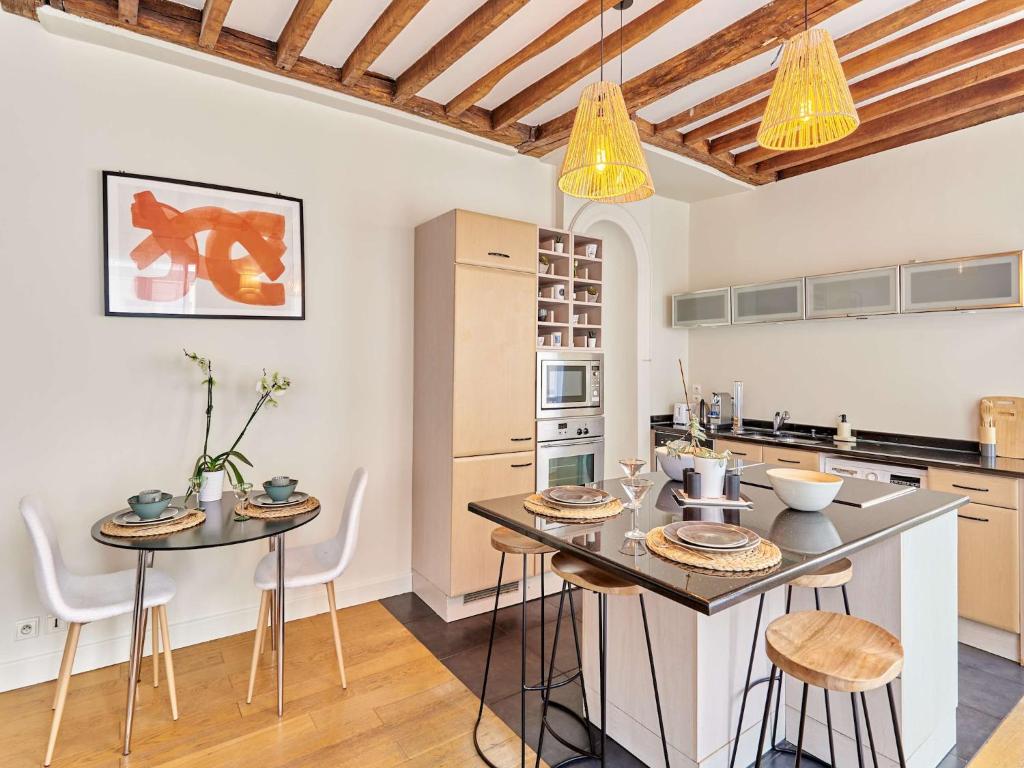 Superb Apartment Center of Paris Le Marais - 2
