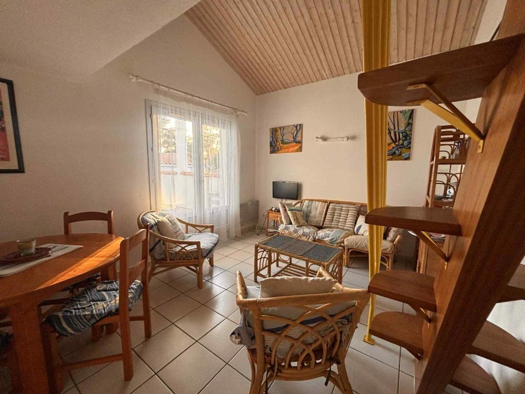Duplex 3 pièces avec terrasse et parking, proche plage - FR-1-194-307 - 3