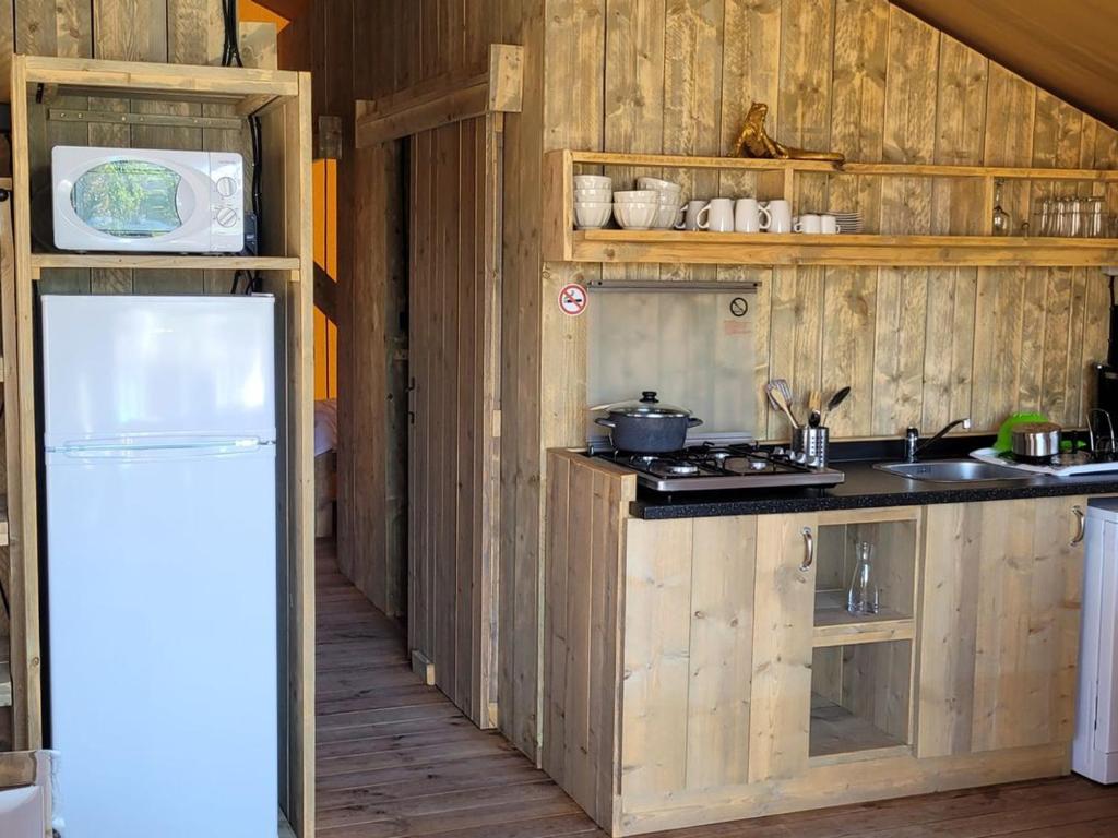 Tente Lodge avec Terrasse et Jacuzzi, 6 Personnes - API-1-52-1705 - 3