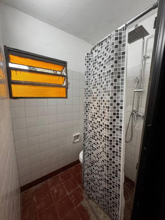 Casa de atrás, entrada por porton - 2