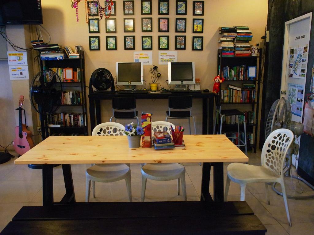 ห้องส่วนกลางสำหรับนั่งเล่น/ดูทีวี