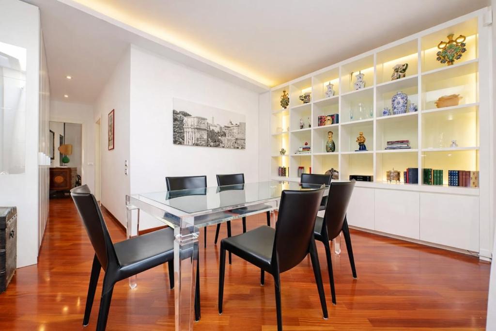 POOL-Balcony-JACUZZi-AirCond-Wifi-Luxury Apartment - 2