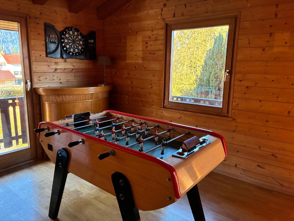 Chalet familial Gerardmer centre - salle de jeu - piscine partagée - 5