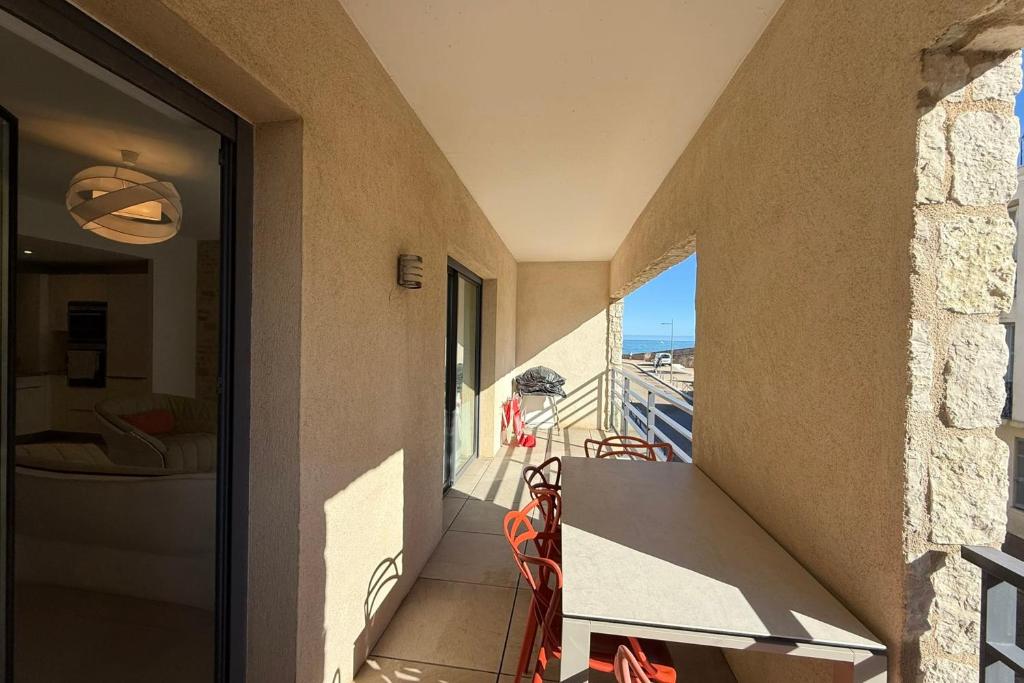 Superb apartment for 4 Sea view & terrace Private parking - 2