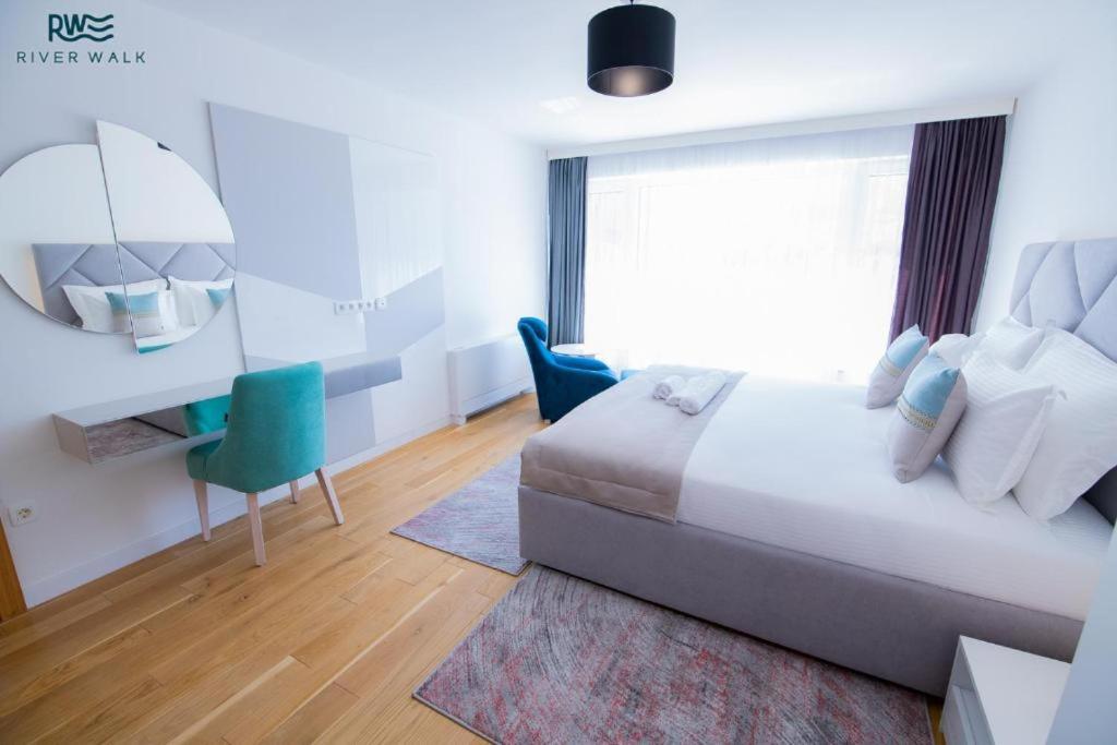 River walk Apartment 217 - 4