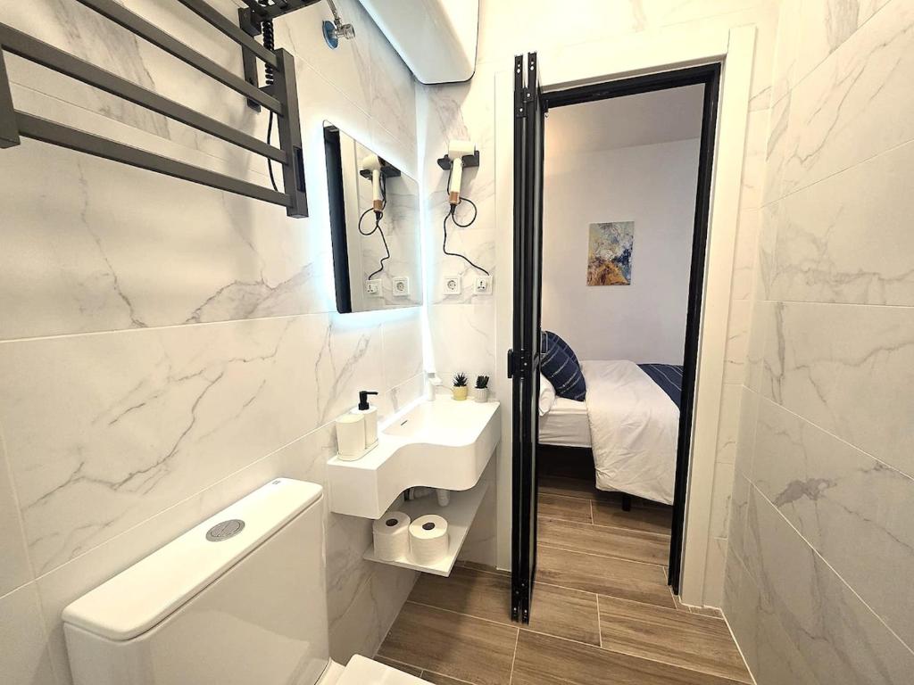 206 Comfortable Studio Kitchenette & Private Bath - 4