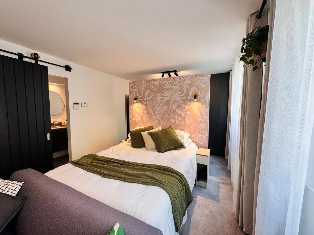 Premium apartment in front of Parque Arauco and highway - 5