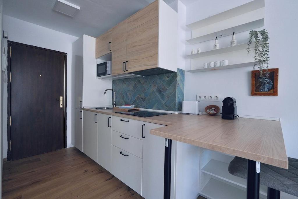 Beachfront Studio Apartment-La Cala, Mijas - 5