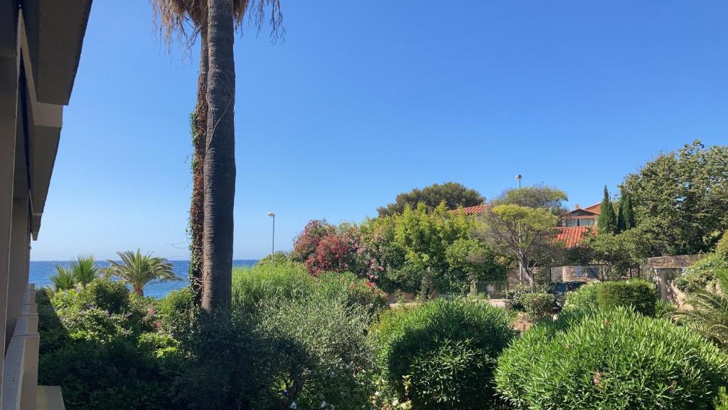 Bandol AZUR - 2 chambres, balcon, bord de mer, wifi, climatisé et parking privé - 3