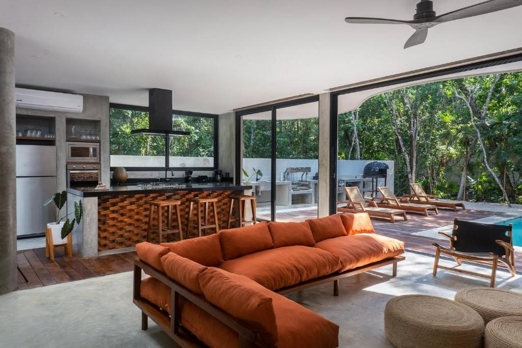 Luxury 4BR Eco Villa 10ppl Outdoor Pizza Oven - Private Pool & Jacuzzi - 4