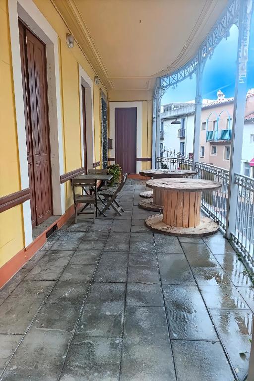 appt 4, 1er étage, un T2 avec une terrasse frontale commune dans une bâtisse de charme historique avec parking sur réservation - 4
