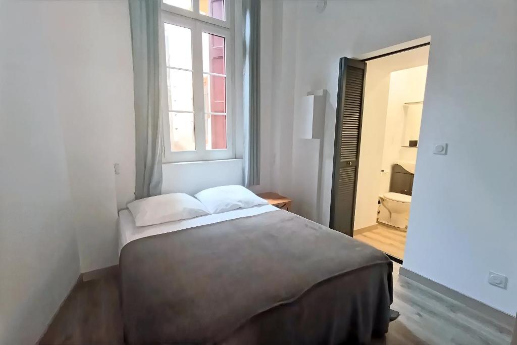 appt 4, 1er étage, un T2 avec une terrasse frontale commune dans une bâtisse de charme historique avec parking sur réservation - 5