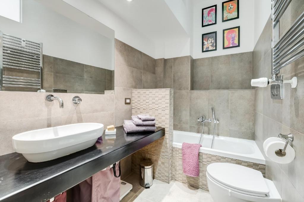 Micol's Place, bright apt 2 rooms, 2 toilets, near metro, 80 mq - 5