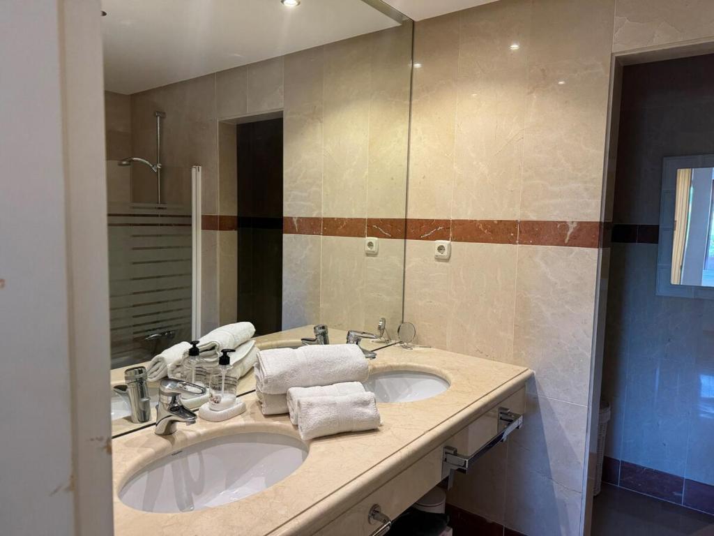Modern central 4 bed apartment - 3