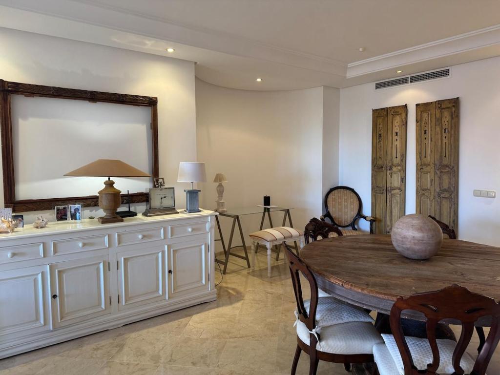 Modern central 4 bed apartment - 4