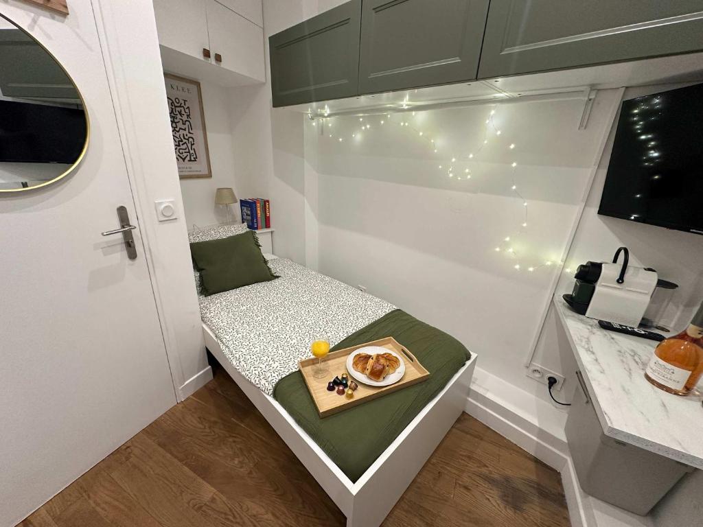 326 New Suite Hugo - Tiny Apartment Paris Center - 1