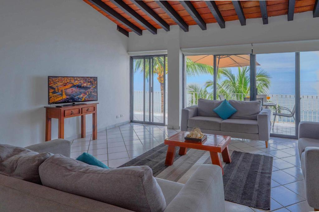 Amazing Views Pool & Ocean Access - Del Mar PV #2 - 2