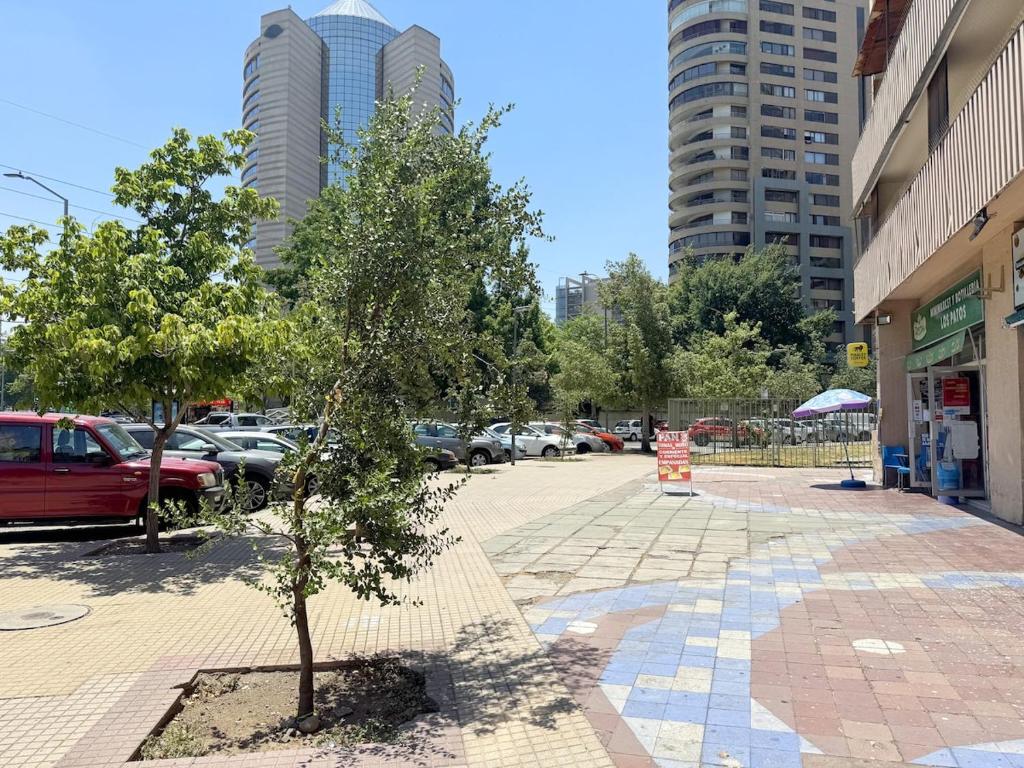 Las Condes Dept 3 dormitorios y 2 baños a pasos de Parque Arauco - 3