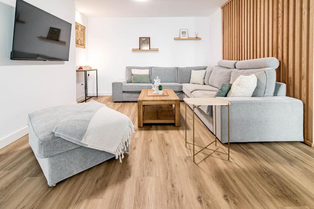 EAC3F- Modern light apartment steps from the sea - 5