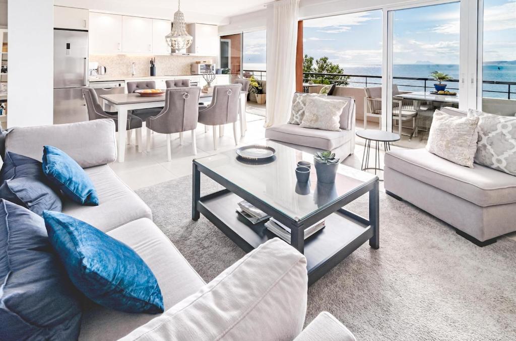 CP - Modern Beachside Apartment in Estepona - 2