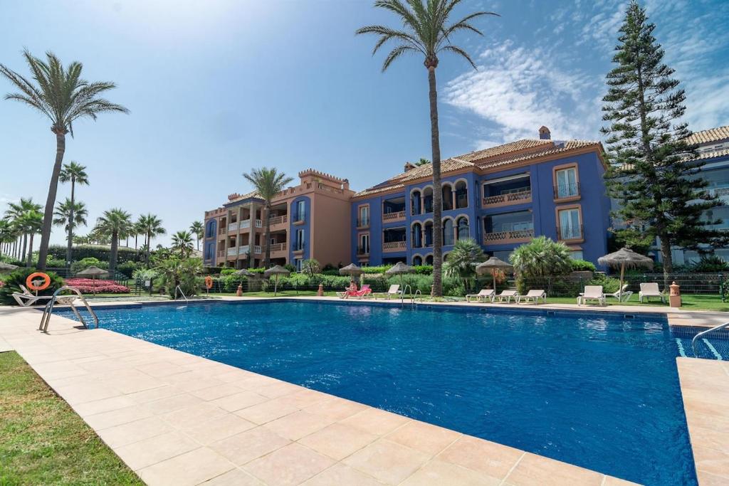 LAP- 3 bed apartment on the beach. Families only - 5