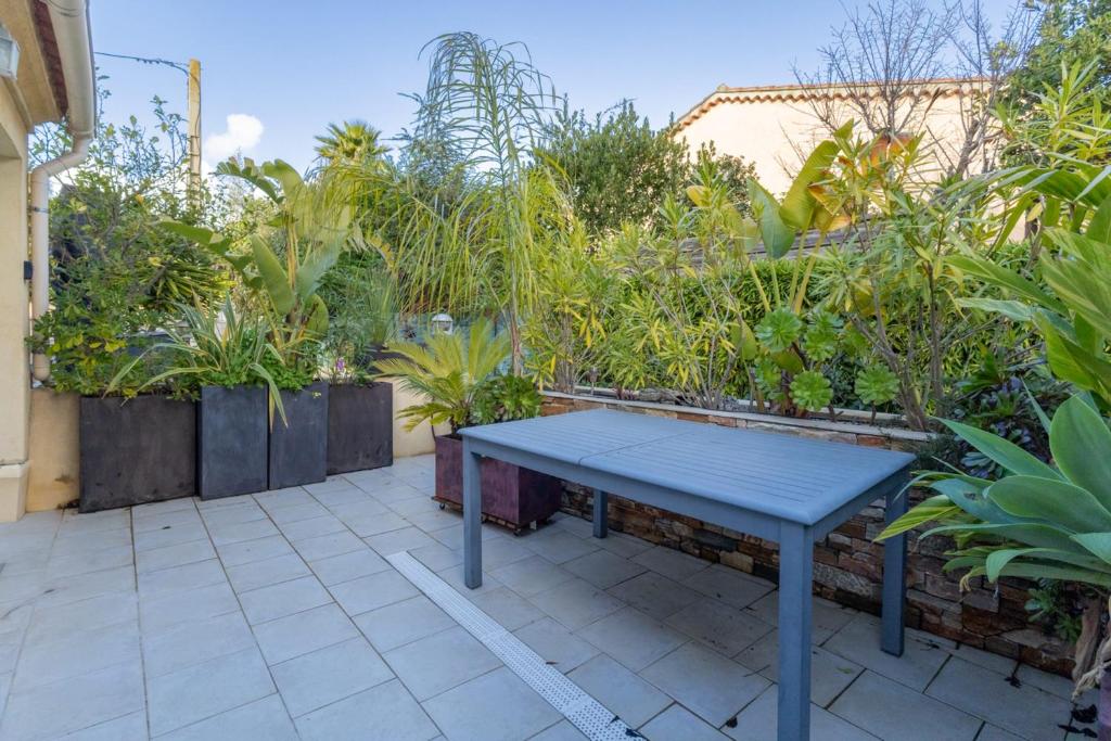 T2 avec Terrasse à Six-Fours - Piscine Parking - 3