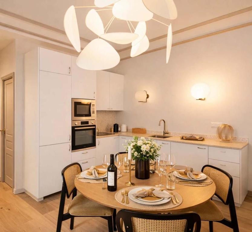 Champs Elysees - Deluxe apartment with lift for 4 - 5