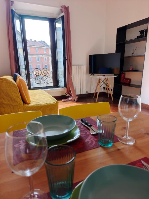 Milan Center Urban Apt, AC, WiFi, Metro M3 Duomo - 1