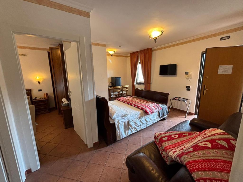 Shared lounge/TV area