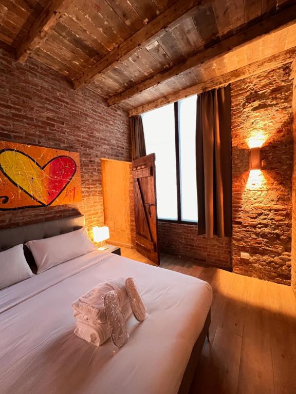 Emme Loft I Orange Moon - Vibrant Modern Luxury Loft Milan - 1