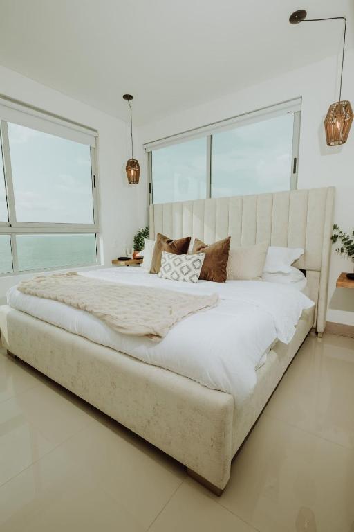 Beachfront 2BR Luxury Living Walk Everywhere - 1