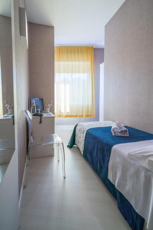 Hotel Baia Azzurra — Pokoje in Taormina, Sycylia