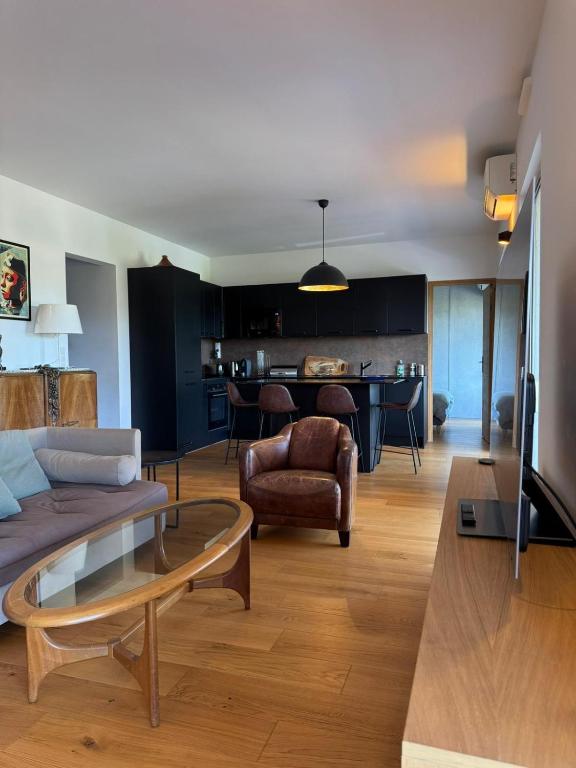 Appart standing avec vue grand balcon - parking - clim - 2