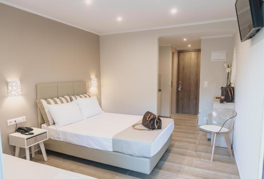 Ammos Beach Seaside Luxury Suites Hotel — Hotel rooms in Olympiaki Akti, Central Macedonia
