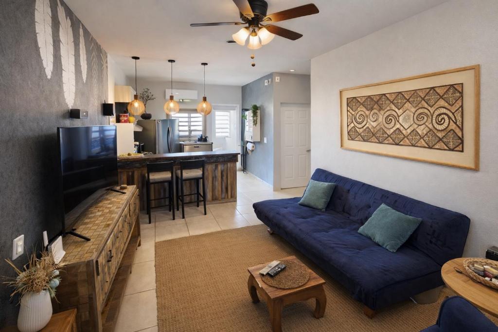 Hillsize Oceanview Apartment with King Bed - 2
