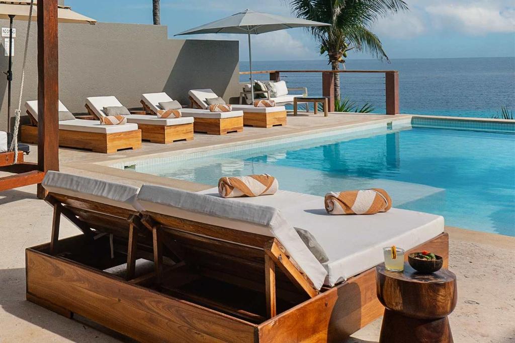 Oceanfront 5BR Villa - Heated Pool & Concierge - 5